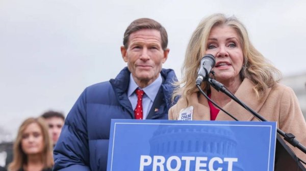 金鼎配资 科技巨头反对也不行 美参议员：国家AI监管法规势在必行